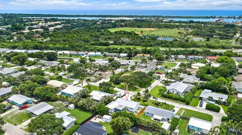 19144 SE Arnold Drive Tequesta FL 33469