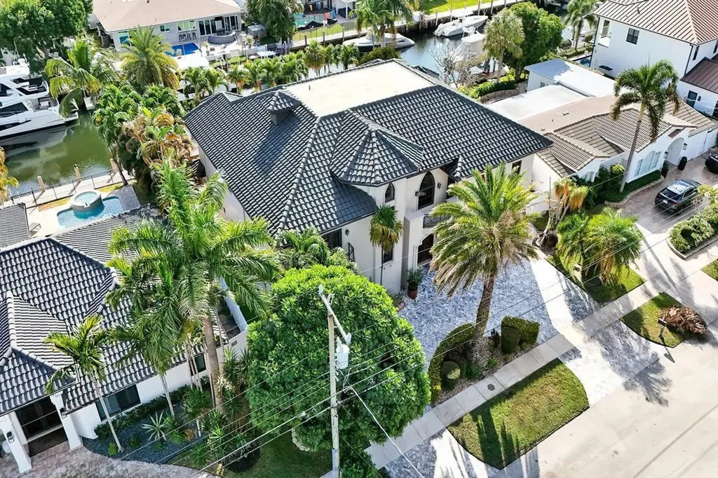 2340 NE 47th Street Lighthouse Point FL 33064