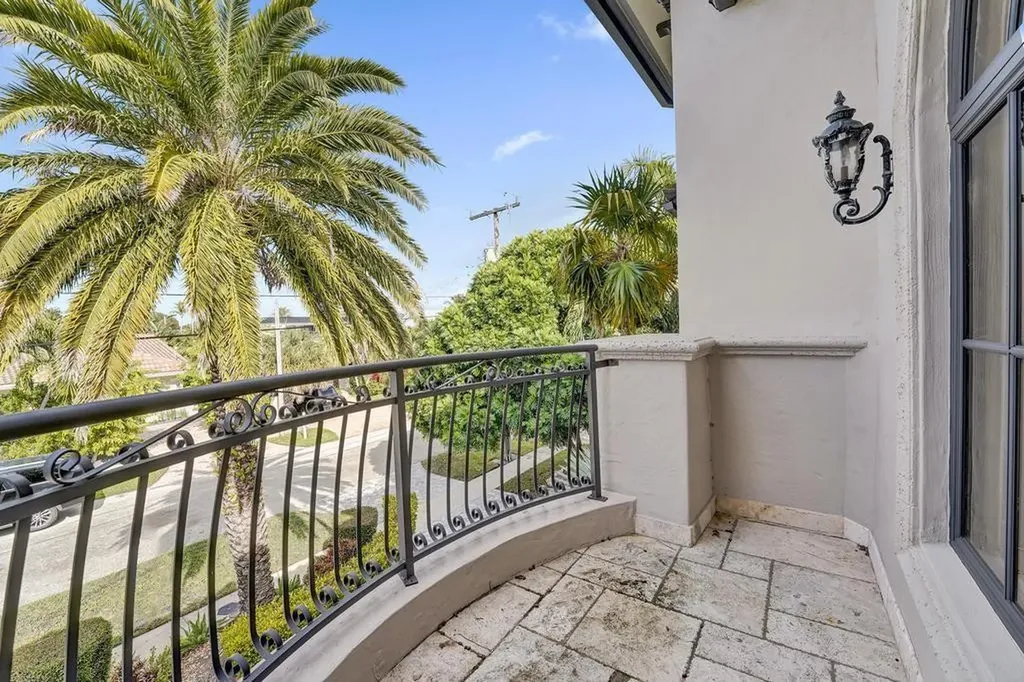 2340 NE 47th Street Lighthouse Point FL 33064