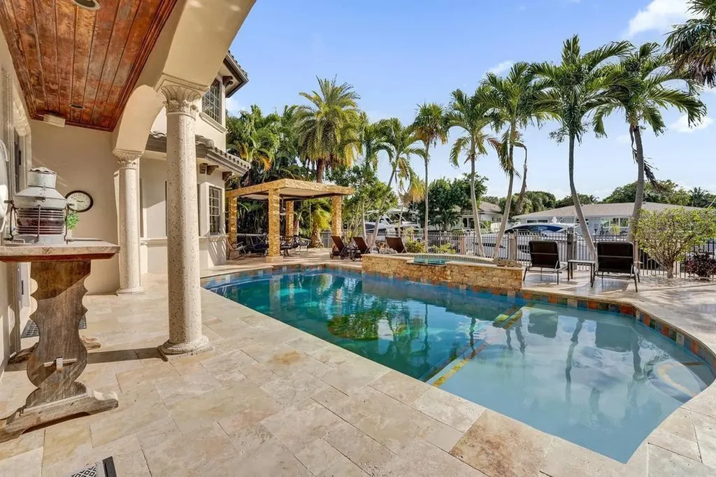 2340 NE 47th Street Lighthouse Point FL 33064