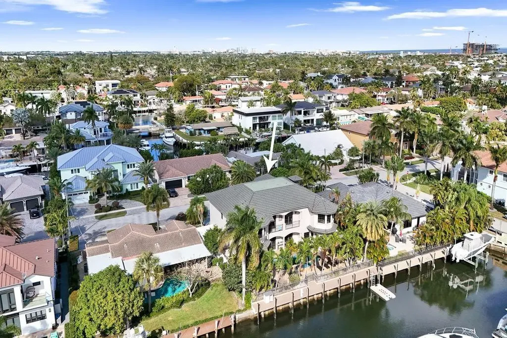 2340 NE 47th Street Lighthouse Point FL 33064