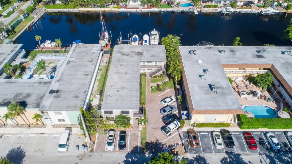 2621 NE 1st Street Pompano Beach FL 33062