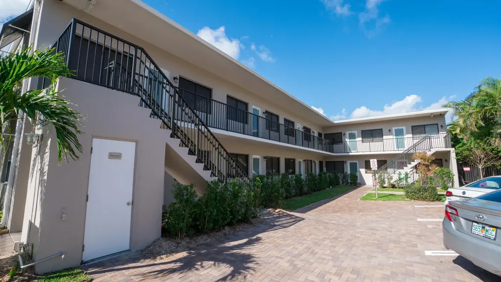 2621 NE 1st Street Pompano Beach FL 33062