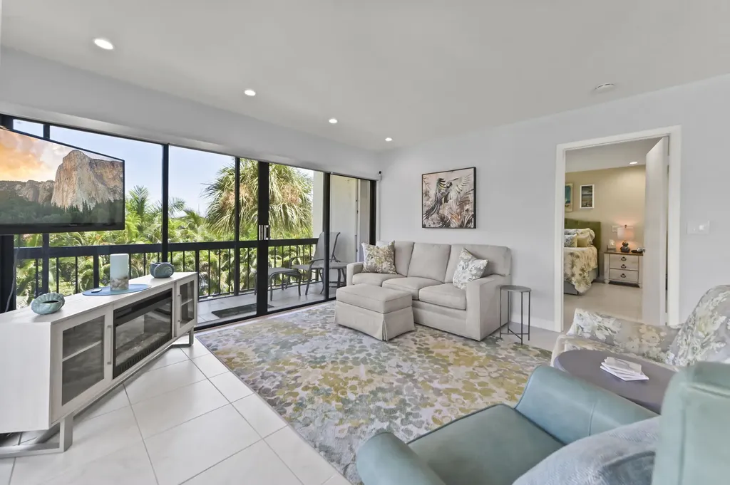 2550 Presidential Way West Palm Beach FL 33401
