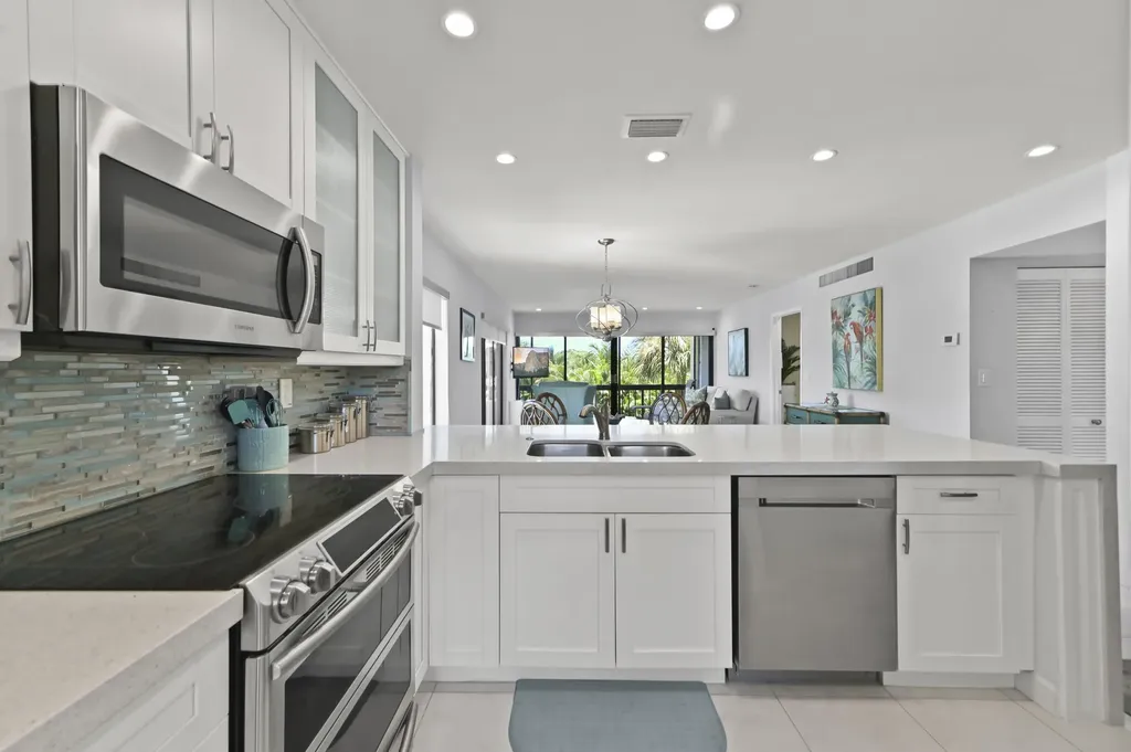 2550 Presidential Way West Palm Beach FL 33401