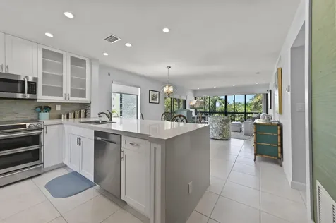 2550 Presidential Way West Palm Beach FL 33401