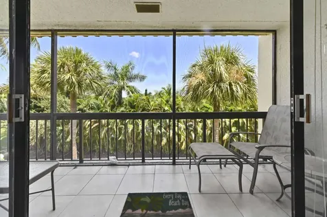 2550 Presidential Way West Palm Beach FL 33401