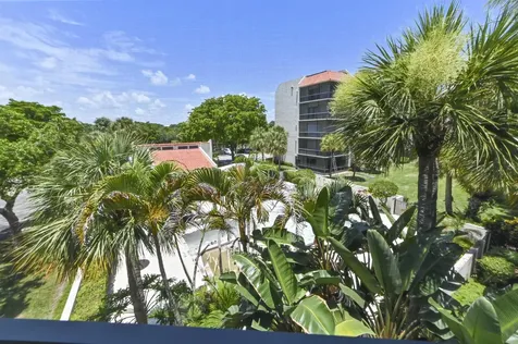 2550 Presidential Way West Palm Beach FL 33401