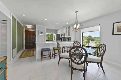 2550 Presidential Way West Palm Beach FL 33401