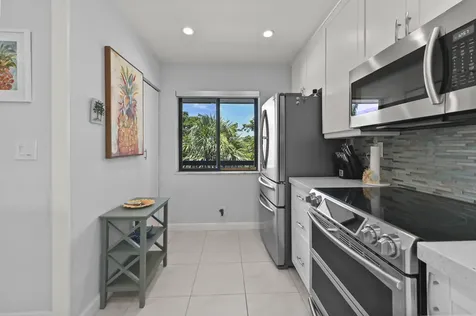 2550 Presidential Way West Palm Beach FL 33401