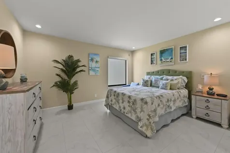 2550 Presidential Way West Palm Beach FL 33401