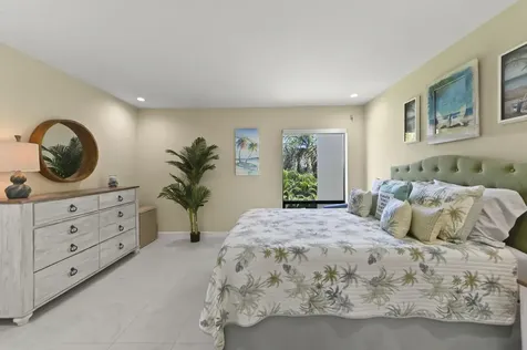2550 Presidential Way West Palm Beach FL 33401