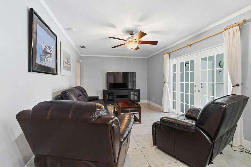 7381 SW 9th Street Plantation FL 33317