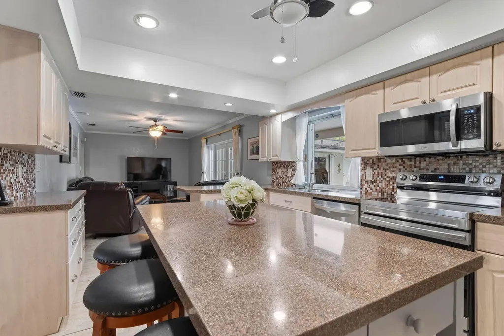 7381 SW 9th Street Plantation FL 33317