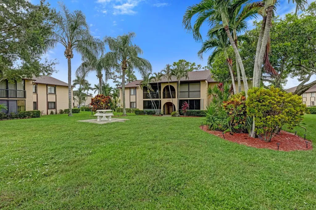 429 Pine Glen Lane Greenacres FL 33463