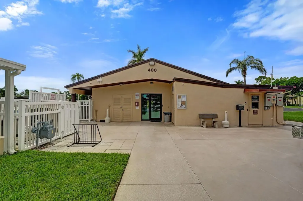 429 Pine Glen Lane Greenacres FL 33463