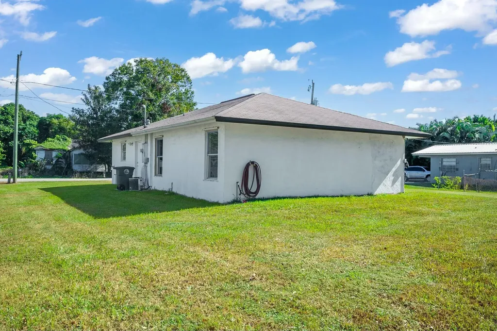 116 SE 3rd Street N Belle Glade FL 33430
