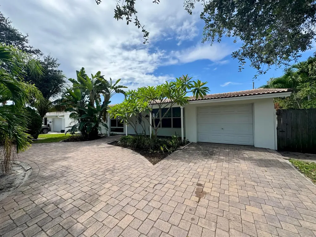 924 SE 8th Court Deerfield Beach FL 33441