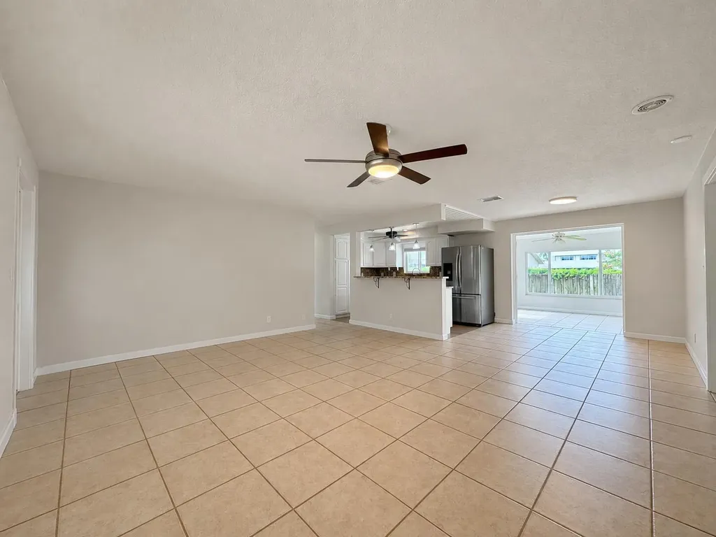 924 SE 8th Court Deerfield Beach FL 33441