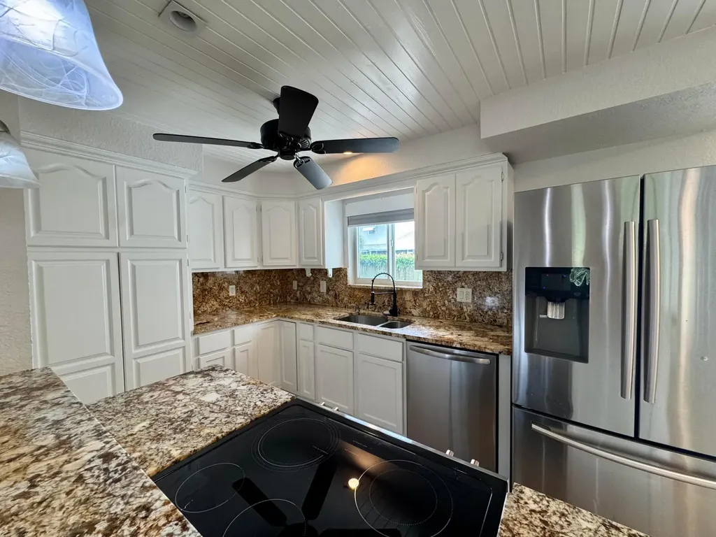 924 SE 8th Court Deerfield Beach FL 33441