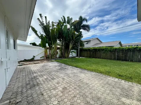 924 SE 8th Court Deerfield Beach FL 33441
