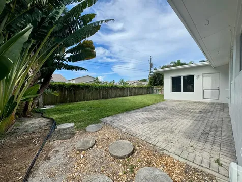 924 SE 8th Court Deerfield Beach FL 33441