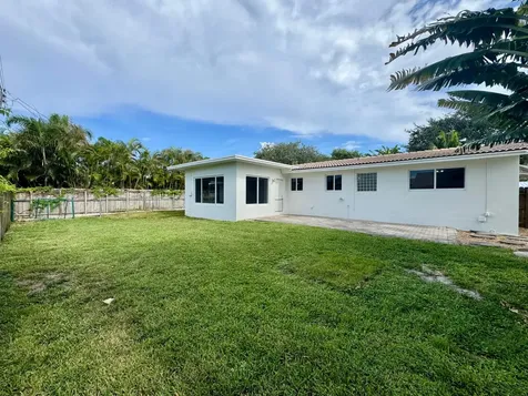 924 SE 8th Court Deerfield Beach FL 33441