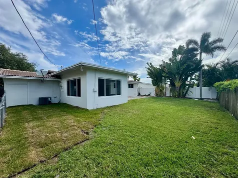 924 SE 8th Court Deerfield Beach FL 33441