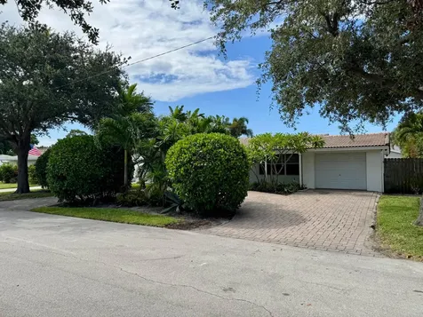 924 SE 8th Court Deerfield Beach FL 33441