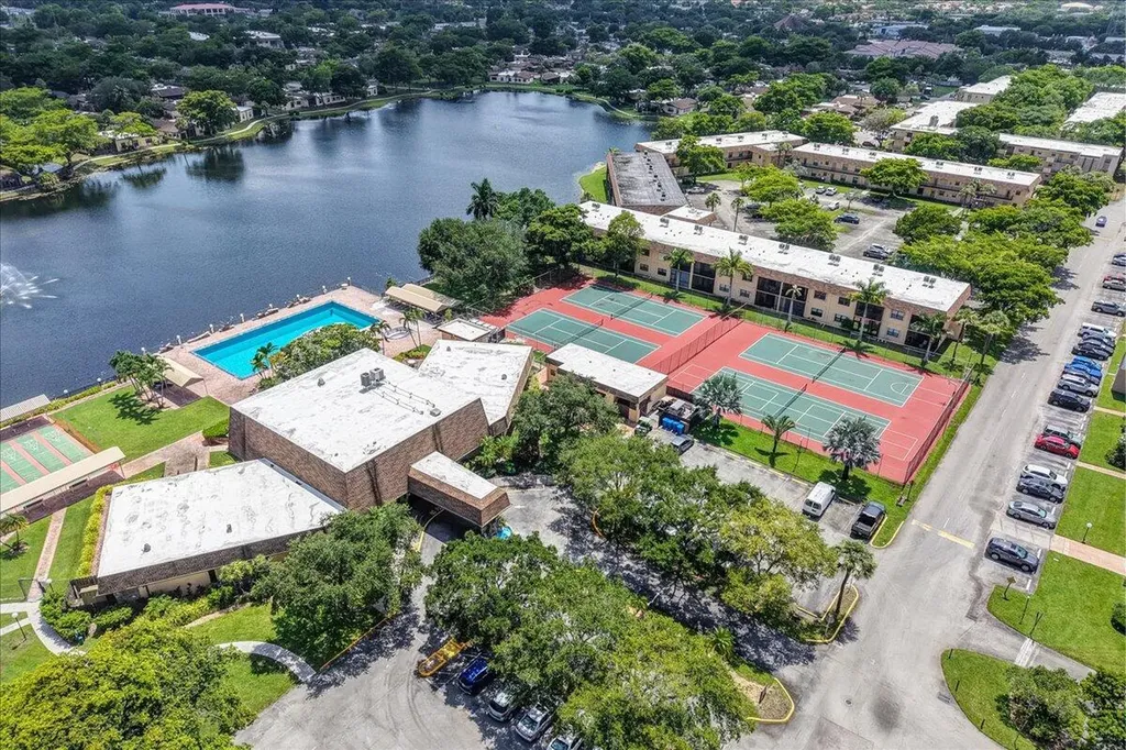 412 Briarwood Circle Hollywood FL 33024