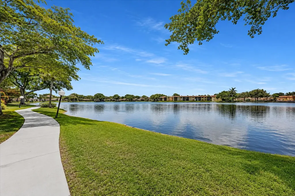 412 Briarwood Circle Hollywood FL 33024