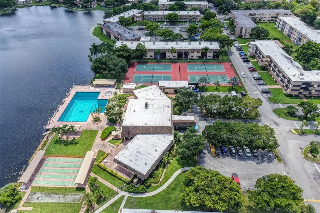 412 Briarwood Circle Hollywood FL 33024