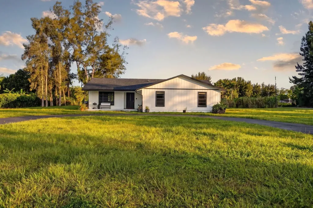 5989 Coconut Boulevard The Acreage FL 33411