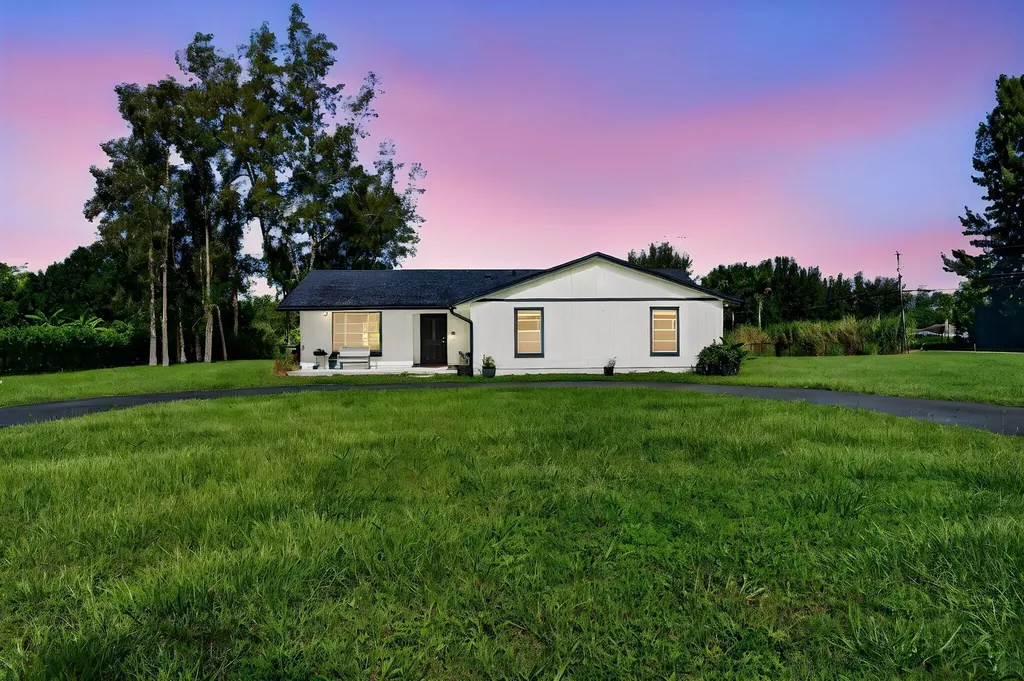 5989 Coconut Boulevard The Acreage FL 33411