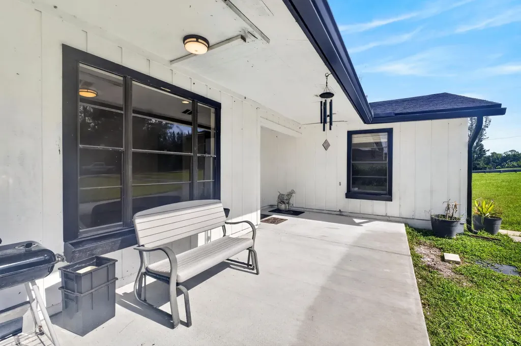 5989 Coconut Boulevard The Acreage FL 33411