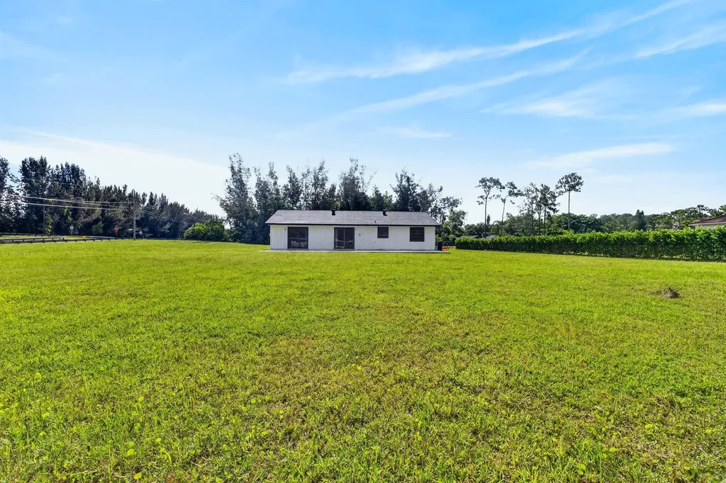 5989 Coconut Boulevard The Acreage FL 33411
