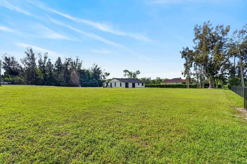 5989 Coconut Boulevard The Acreage FL 33411