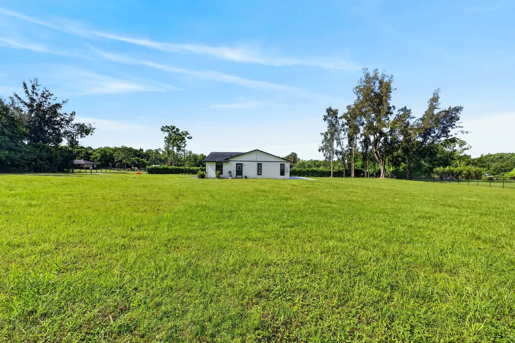 5989 Coconut Boulevard The Acreage FL 33411