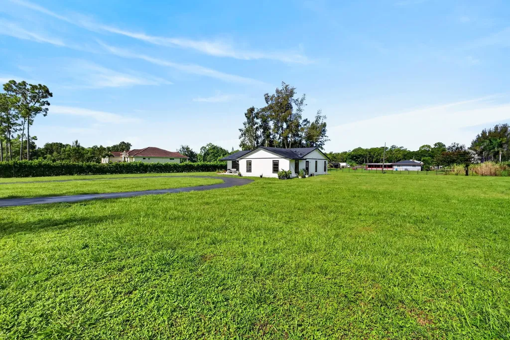 5989 Coconut Boulevard The Acreage FL 33411