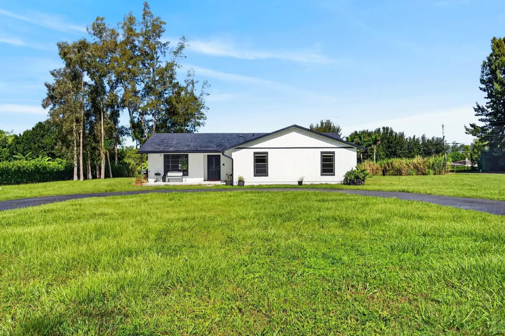 5989 Coconut Boulevard The Acreage FL 33411