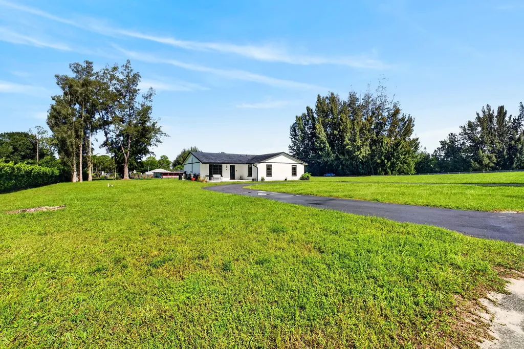 5989 Coconut Boulevard The Acreage FL 33411