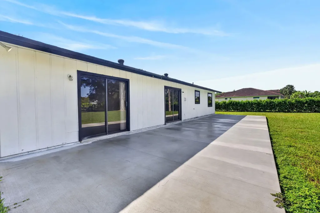 5989 Coconut Boulevard The Acreage FL 33411