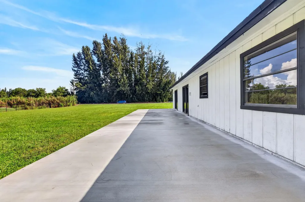 5989 Coconut Boulevard The Acreage FL 33411