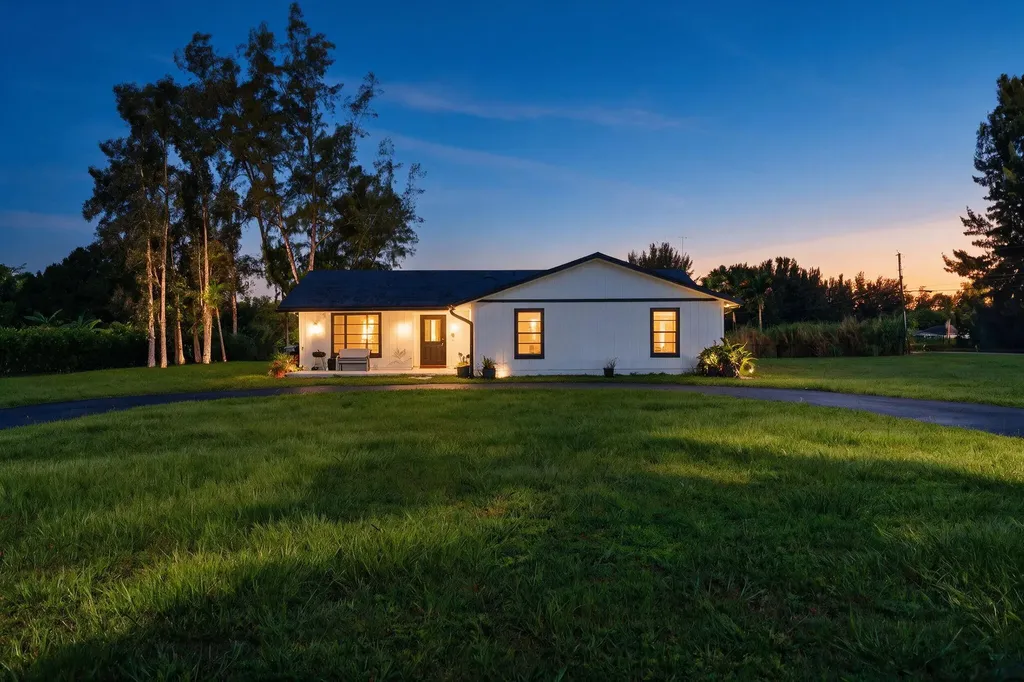 5989 Coconut Boulevard The Acreage FL 33411