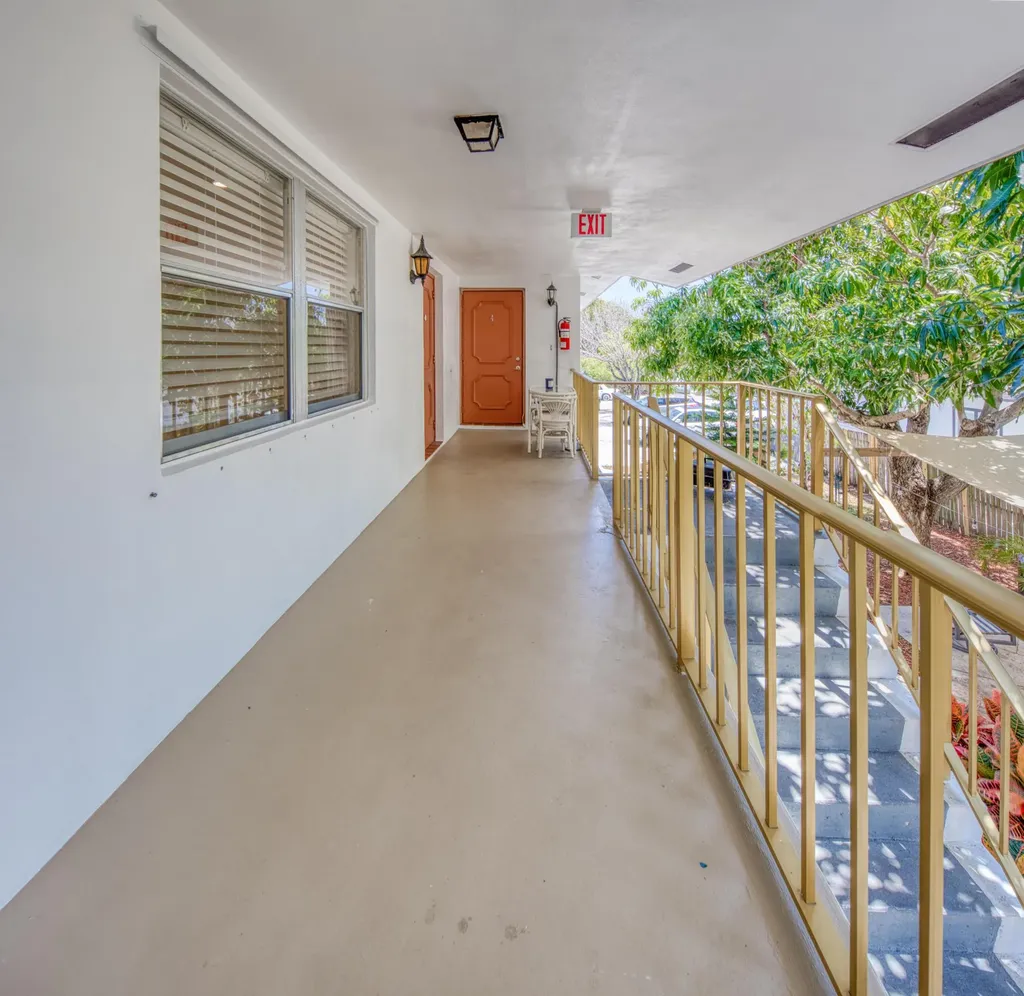 411 S M Street Lake Worth Beach FL 33460