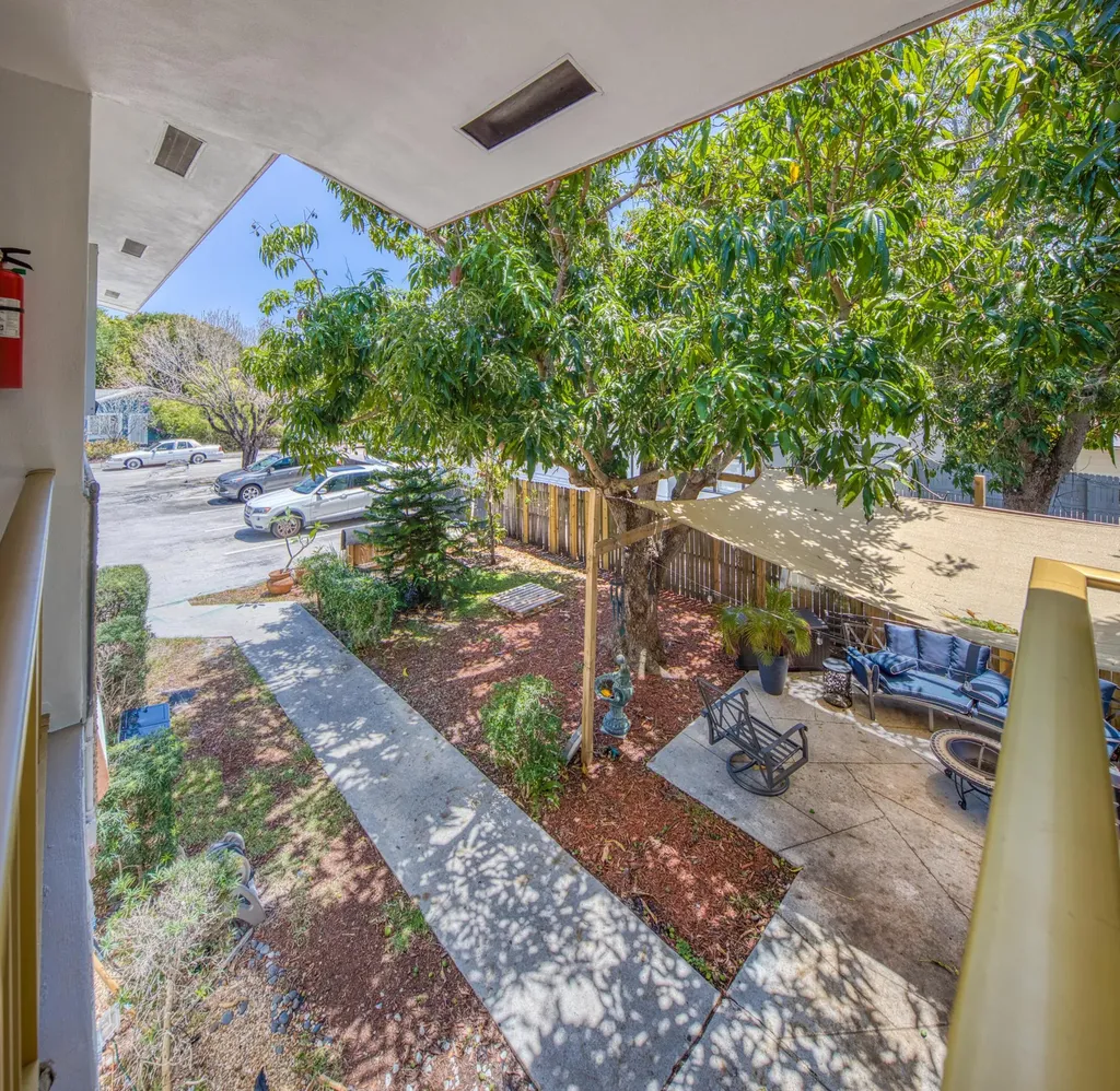 411 S M Street Lake Worth Beach FL 33460