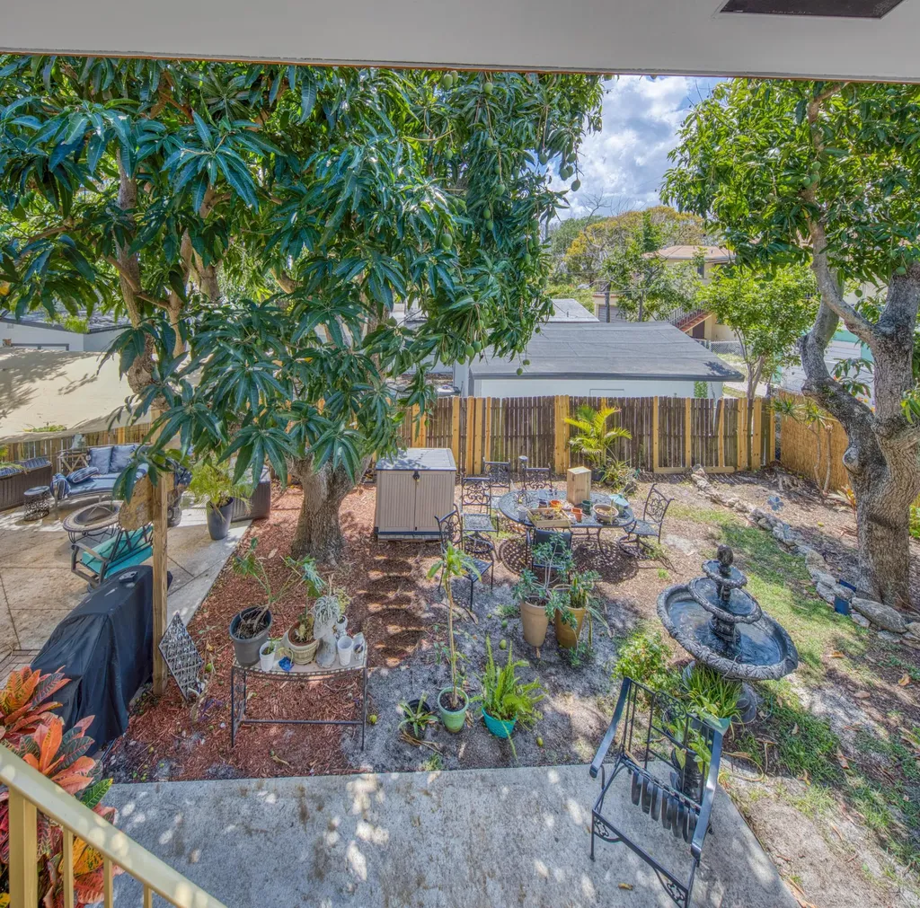 411 S M Street Lake Worth Beach FL 33460