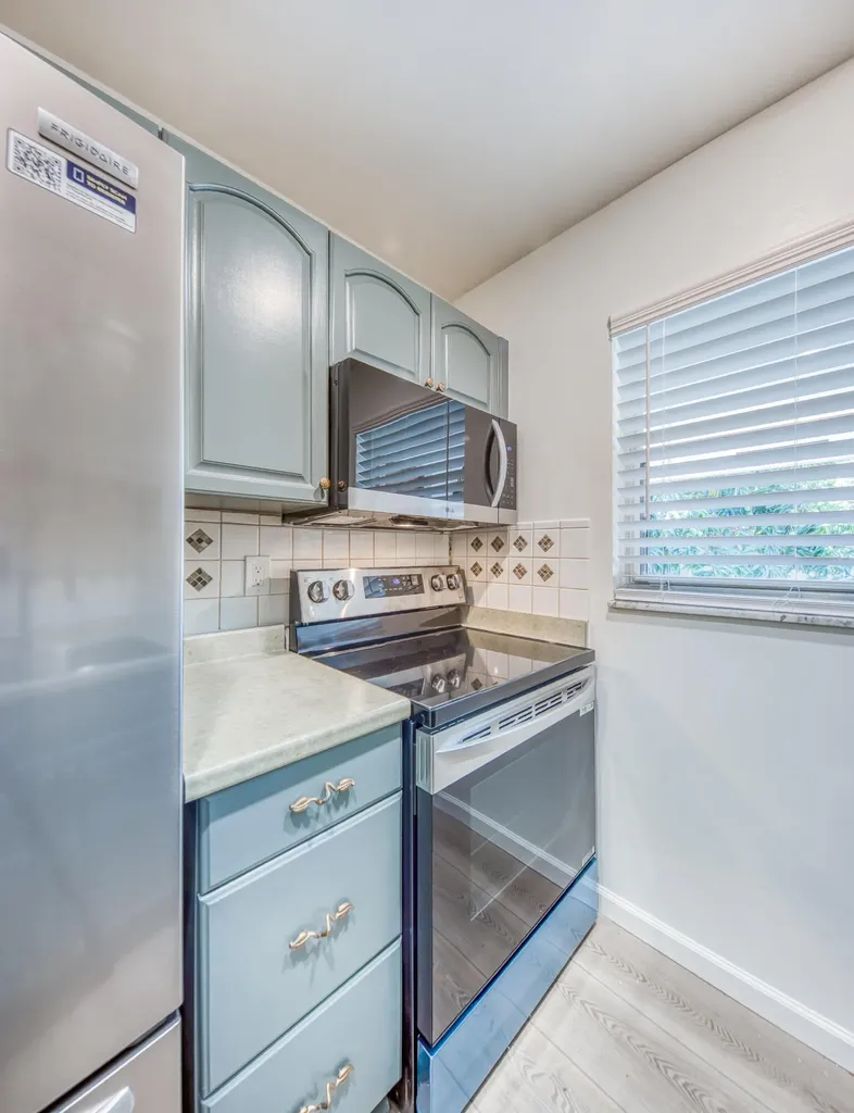 411 S M Street Lake Worth Beach FL 33460