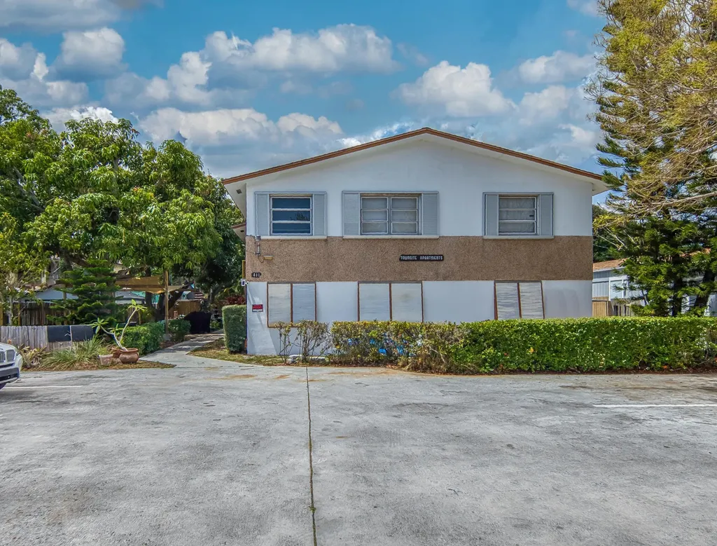 411 S M Street Lake Worth Beach FL 33460
