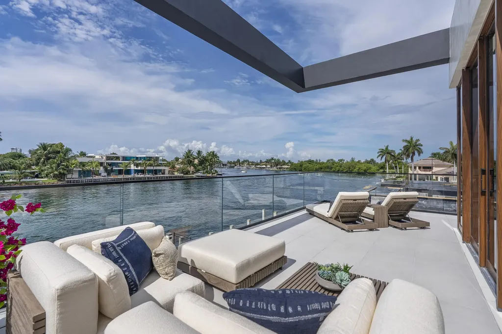 2600 NE 24th Street Lighthouse Point FL 33064